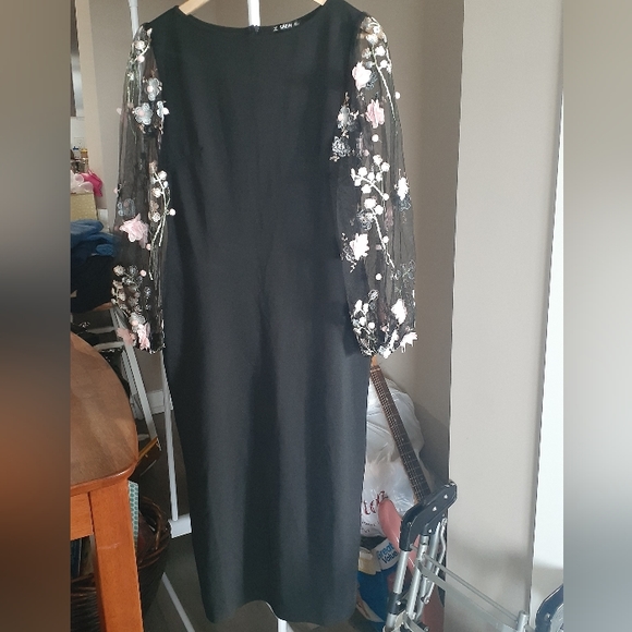 Shein Mesh Floral Detail Sleeve - Picture 3 of 5